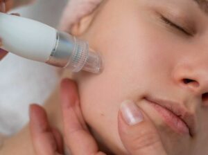 Запрошую на гігієнічну чистку обличчя з Hydrafacial.