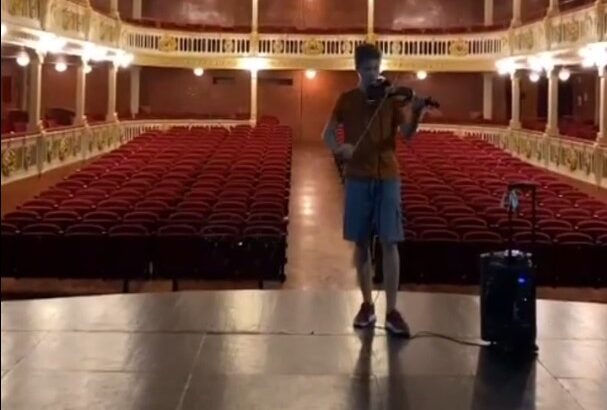 Зробіть ваш захід незабутнім разом з майстерністю Данила на скрипці!