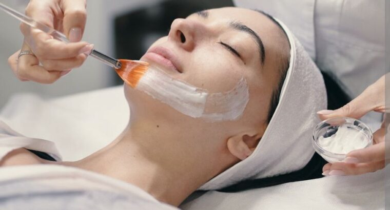 Мене звуть Інна, я сертифікований косметолог із стажем.