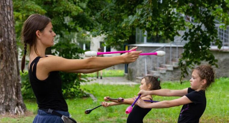 Мене звуть Анастасія, я дипломований тренер з художньої гімнастики