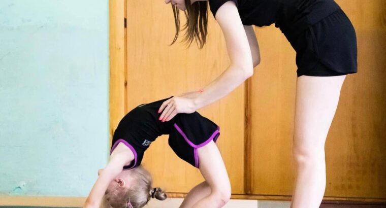 Мене звуть Анастасія, я дипломований тренер з художньої гімнастики