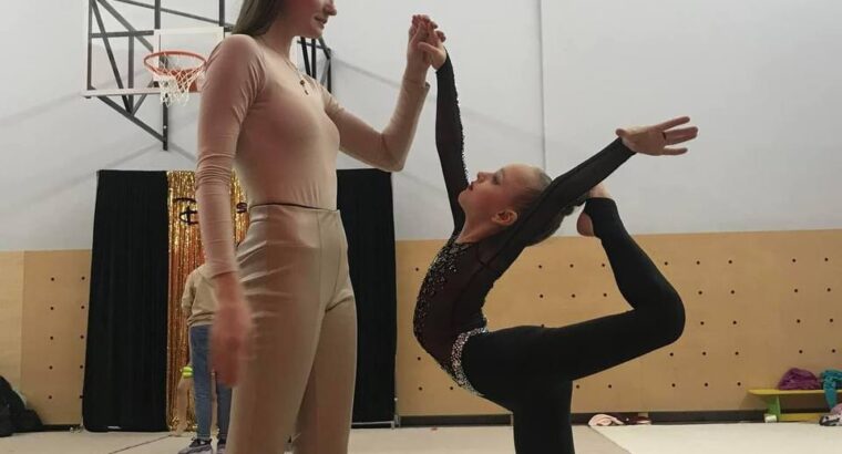 Мене звуть Анастасія, я дипломований тренер з художньої гімнастики