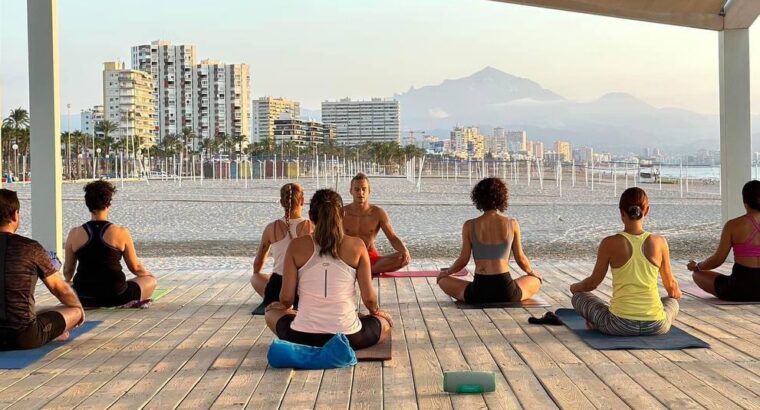 Здорове тіло, ясний розум і позитивна енергія – все це про наші заняття йогою.