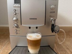 Фірма CoffeeMaker продає автоматичні кавоварки брендових торгових марок
