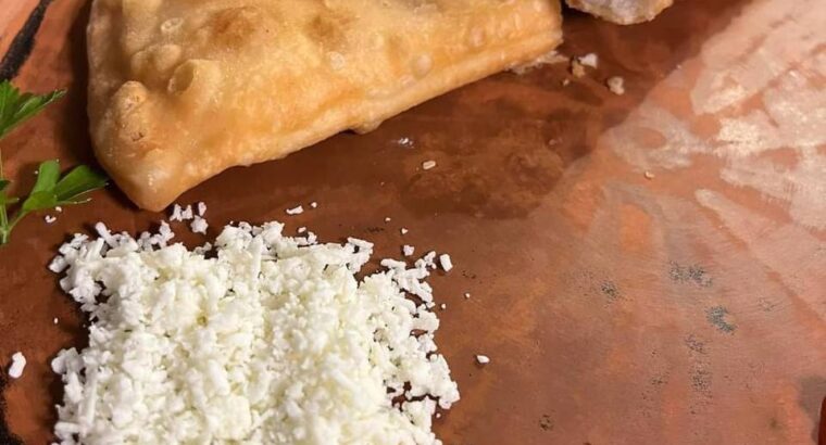 Смачні домашні пельмені, вареники, голубці