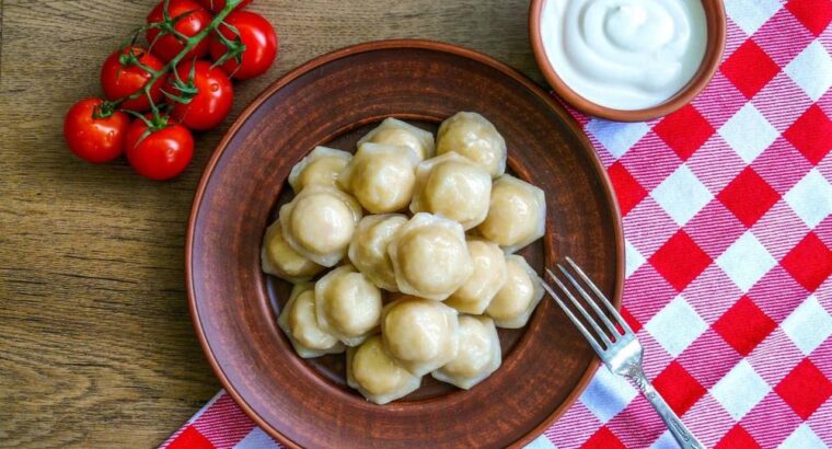 Смачні домашні пельмені, вареники, голубці