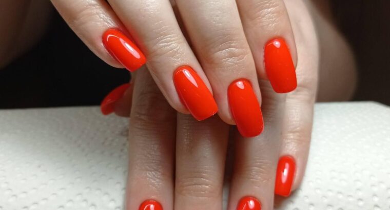 Мене звуть Яна, і я запрошую вас на манікюр, нарощування, педикюр