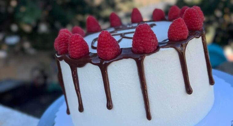 Роблю тортики, кенді бар, печиво на замовлення.