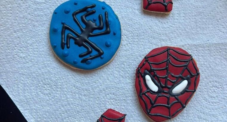 Роблю тортики, кенді бар, печиво на замовлення.