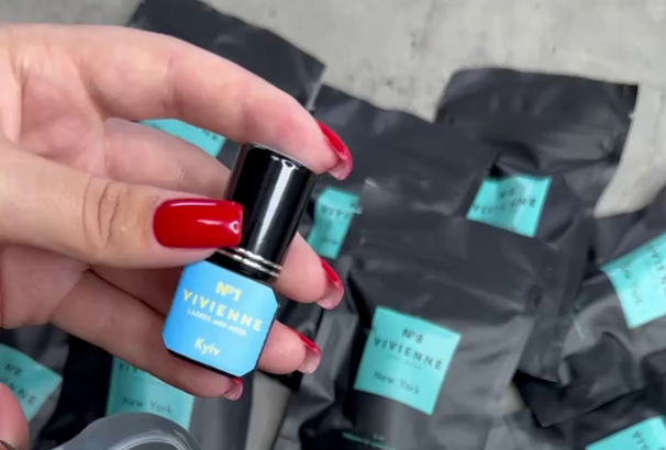 Для майстрів з нарощування вій, в наявності клей преміум-класу