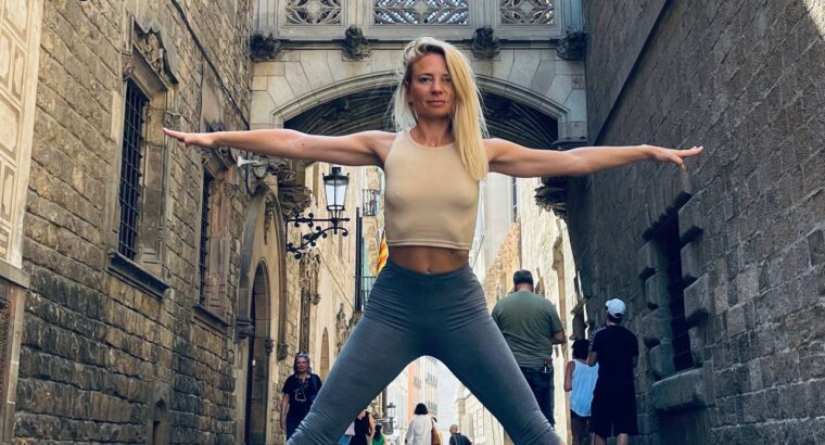 Набір в нову групу йоги для початківців у Барселоні