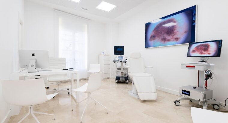 Доктор Лідія Перес , дерматолог