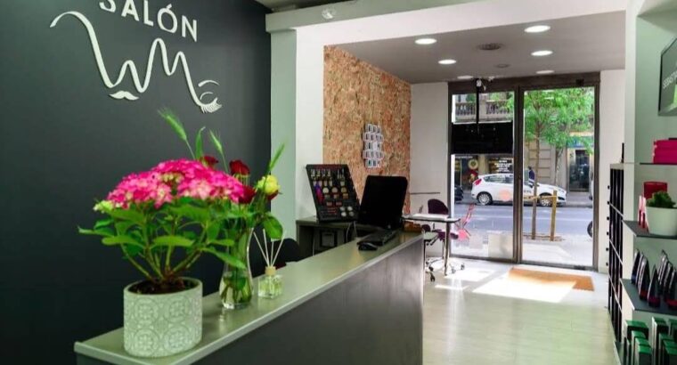 В салоні краси в центрі Барселони здається два робочих місця для перукаря