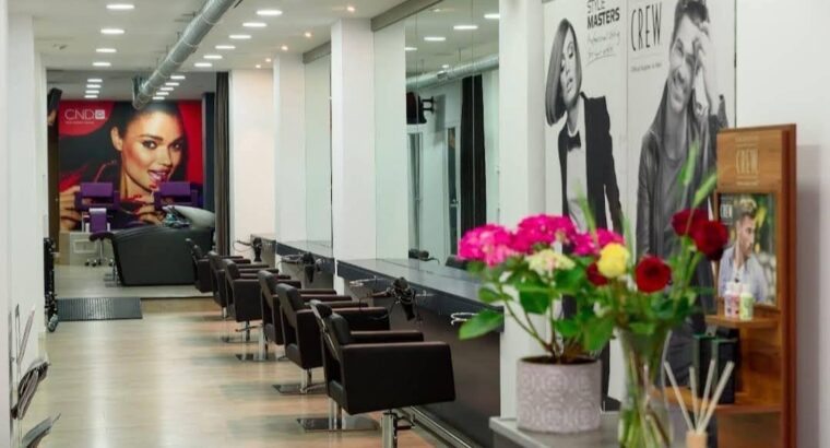 В салоні краси в центрі Барселони здається два робочих місця для перукаря