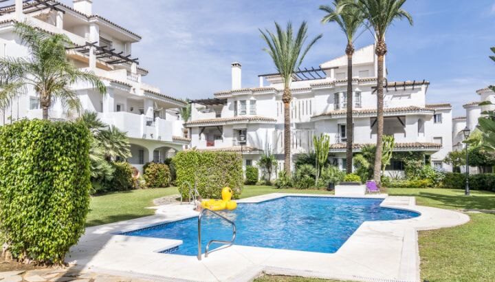 Оренда на рік. Нова Андалусія. 2 спальні, 2 санвузли, двір із басейном.