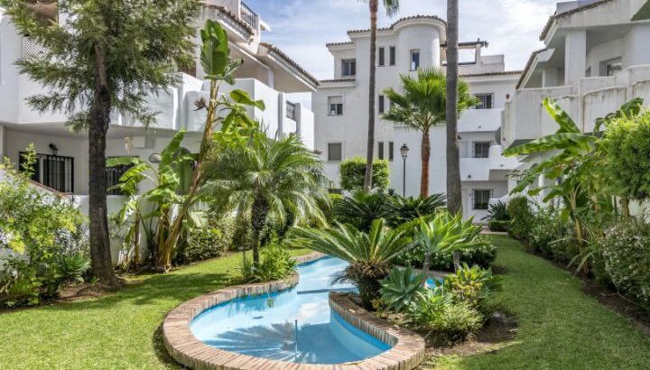 Оренда на рік. Нова Андалусія. 2 спальні, 2 санвузли, двір із басейном.