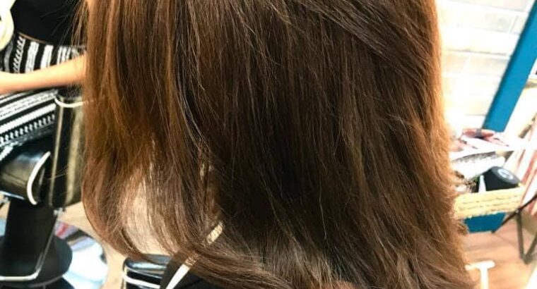 Я, Вікторія, ваш вірний супутник у світі краси та волосся!