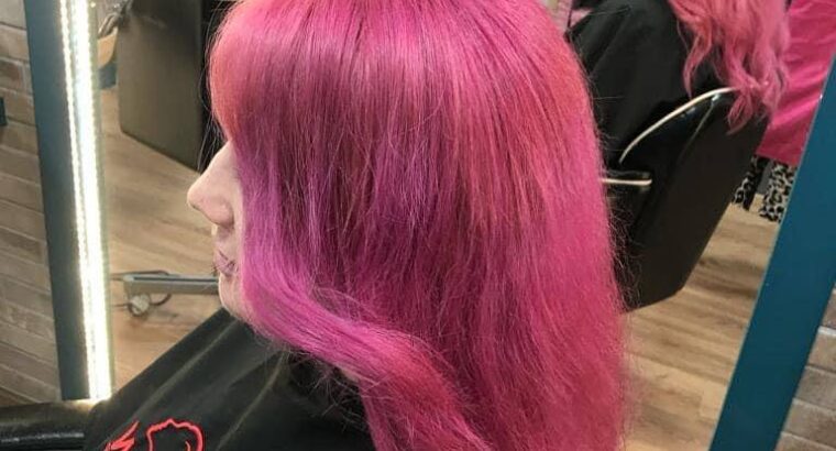 Я, Вікторія, ваш вірний супутник у світі краси та волосся!