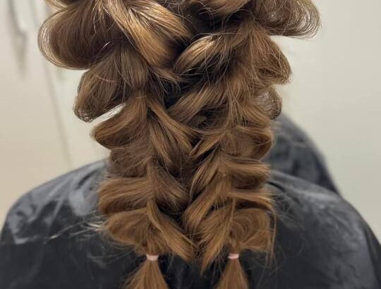 Я, Вікторія, ваш вірний супутник у світі краси та волосся!