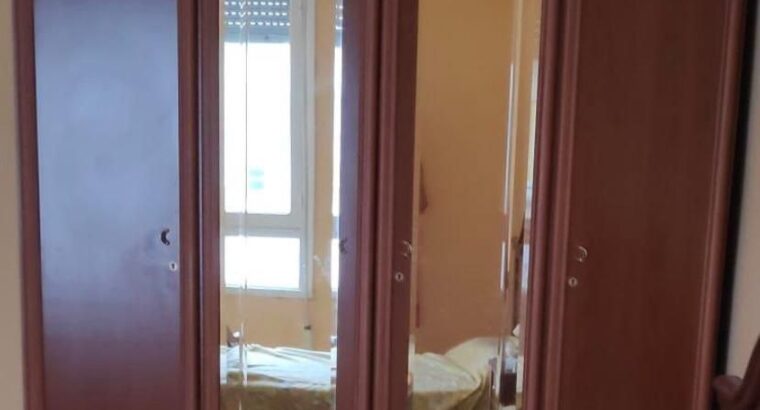 Продается мебель- дерево, шкаф, две кровати и одна тумбочка