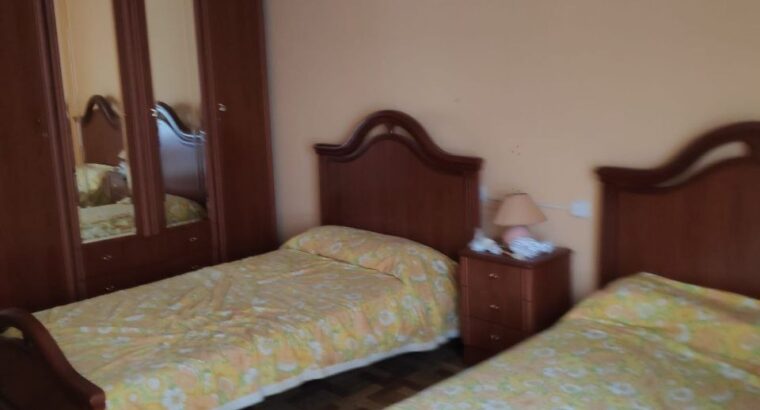 Продается мебель- дерево, шкаф, две кровати и одна тумбочка