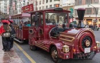 🎠⛸🚂 Ковзанка, карусель і різдвяний потяг повертаються на plaza del Ayuntamiento у Валенсії