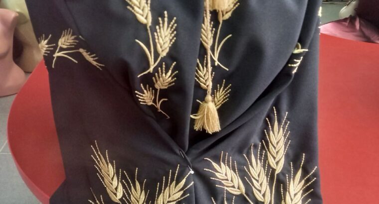 Я виробник вишиванок в Україні( 15 років). Зараз проживаю в Торревєсі.