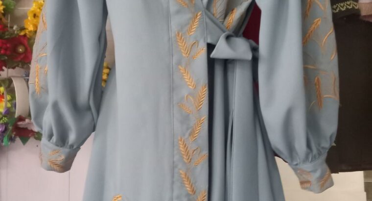 Я виробник вишиванок в Україні( 15 років). Зараз проживаю в Торревєсі.