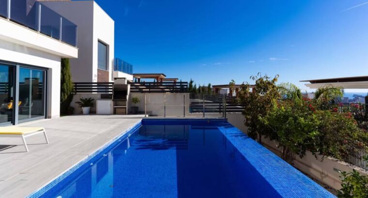 #Benidorm Продается недавно построенная вилла в 5 минутах езды от моря.