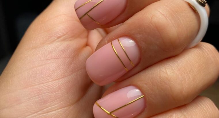 Дівчатка, пропоную вам якісний манікюр в салоні АУРА в Валенсії за супер-цінами.