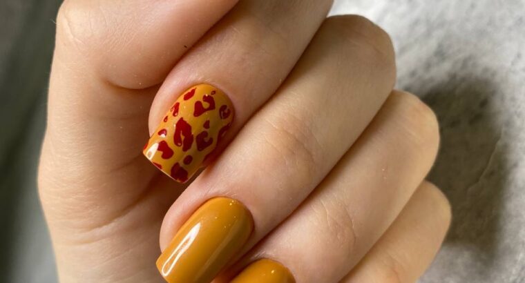 Дівчатка, пропоную вам якісний манікюр в салоні АУРА в Валенсії за супер-цінами.