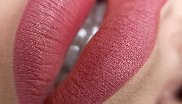 Мене звуть Юлія Жуган, я майстер перманентного макіяжу з великим досвідом роботи