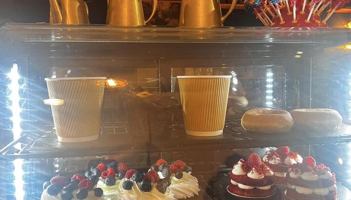 Всім привіт ❤️ Скоро День Святого Валентина)) у продажу різні тематичні тортики та тістечка. З доставкою