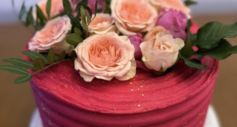 Всім привіт ❤️ Скоро День Святого Валентина)) у продажу різні тематичні тортики та тістечка. З доставкою