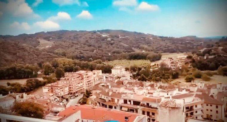 Здається в оренду окрема видова тераса 50 м2 для проведення зустрічей із друзями та близькими.