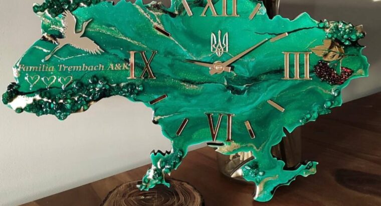 Годинники ручної роботи в формі мапи України, круглі, квадратні, з написами, брендовані.