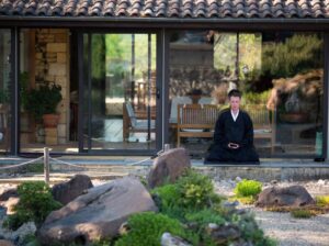 Мене звати Сергій, я практикую медитацію Дзен(практика японської школи Сото Дзен) більше 10 років.