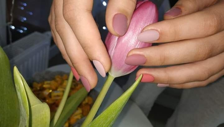 Добрий день! Мене звати Ірина, я майстер манікюру та педикюру з досвідом роботи