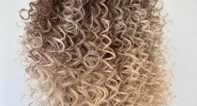 Це Анна перукар-колорист. Зробить ваше волосся неперевершеним.