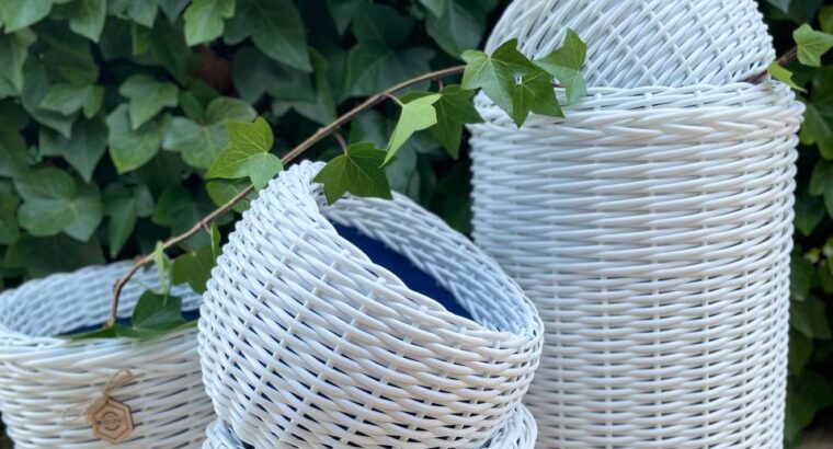 Меня зовут Анна. Я плету кашпо из ротанга.