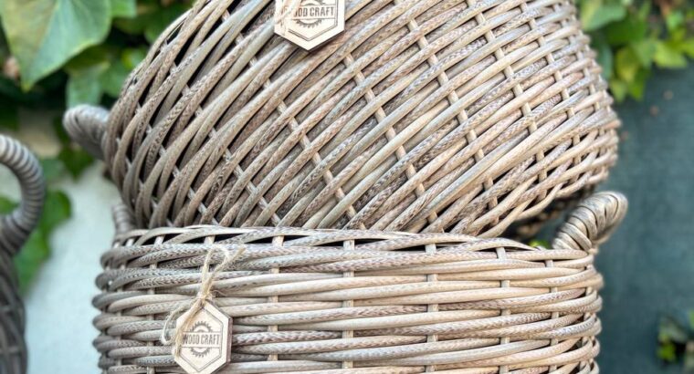 Меня зовут Анна. Я плету кашпо из ротанга.