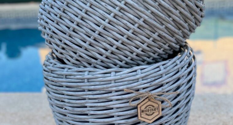 Меня зовут Анна. Я плету кашпо из ротанга.