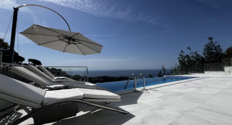 Будинок з панорамним видом на море