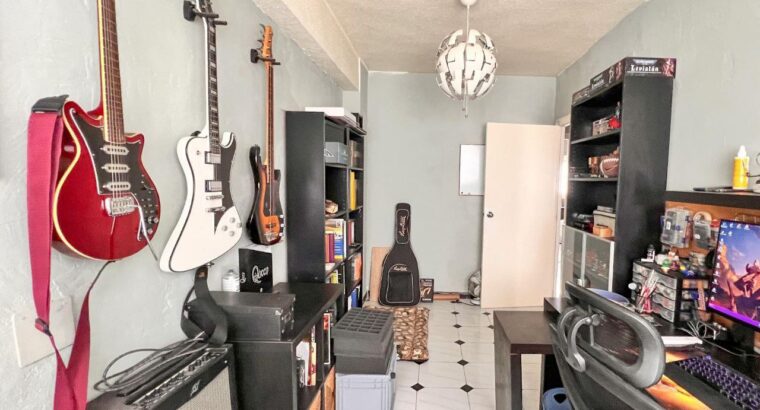 Здравствуйте. В продаже прекрасная квартира в Аликанте, район Сан Блас.