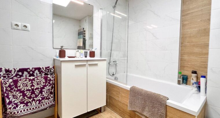 Здравствуйте. В продаже прекрасная квартира в Аликанте, район Сан Блас.