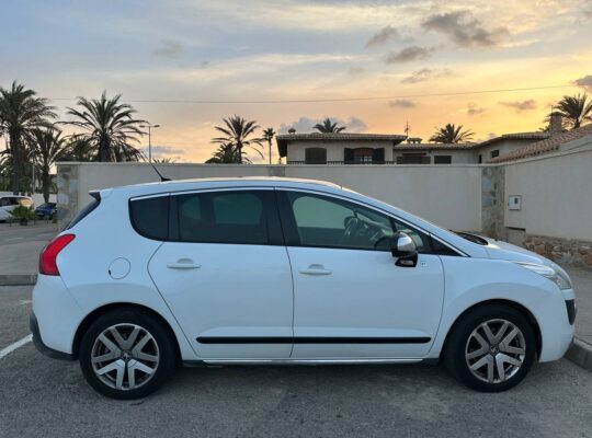 Peugeot 3008 Hybrid 2012