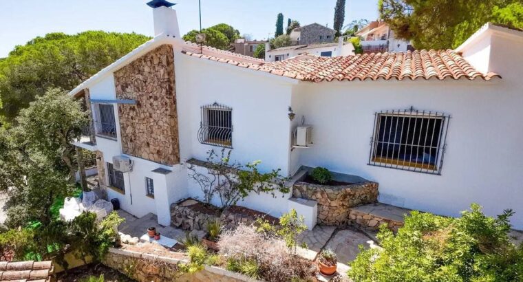 Здається на цю зиму будинок в Cala Canyelles, Lloret de Mar на період мандрівки, з 06.10.24 – 20.5.2025