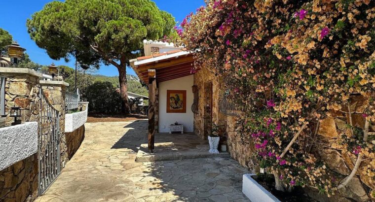 Здається на цю зиму будинок в Cala Canyelles, Lloret de Mar на період мандрівки, з 06.10.24 – 20.5.2025