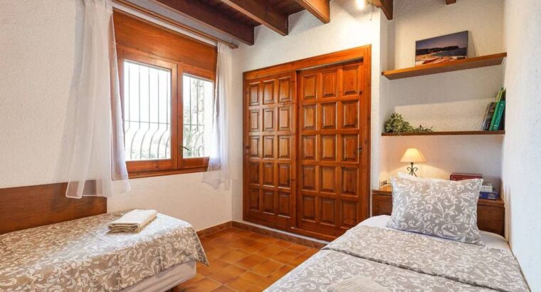 Здається на цю зиму будинок в Cala Canyelles, Lloret de Mar на період мандрівки, з 06.10.24 – 20.5.2025