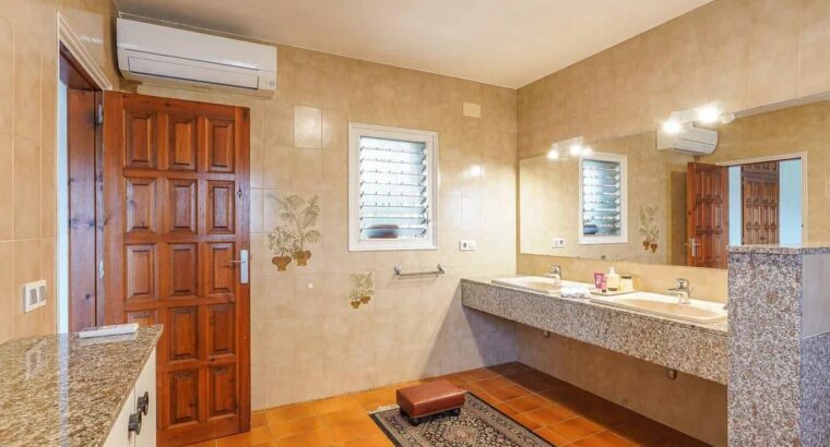 Здається на цю зиму будинок в Cala Canyelles, Lloret de Mar на період мандрівки, з 06.10.24 – 20.5.2025